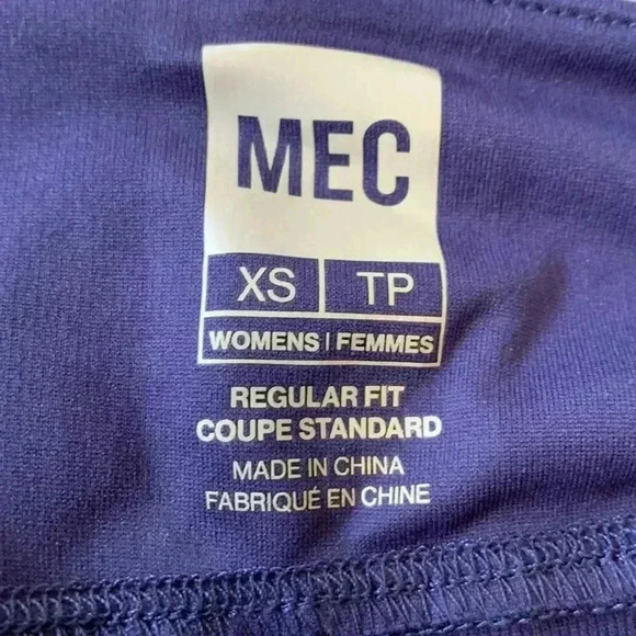 MEC NWOT athletic long sleeve with goggle/sunglass wipe - Picture 3 of 9